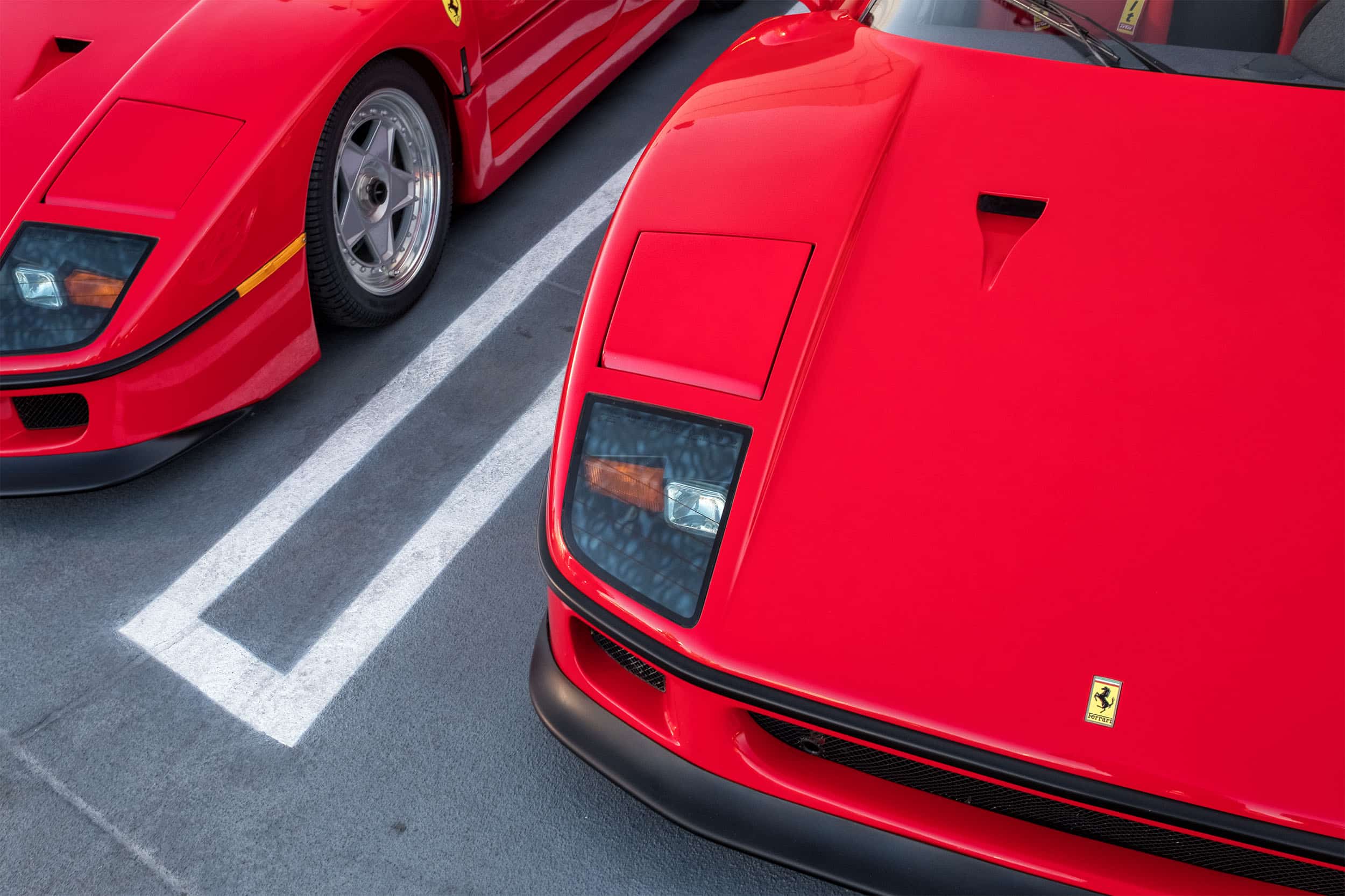 Red Ferrari F40 Car Twins