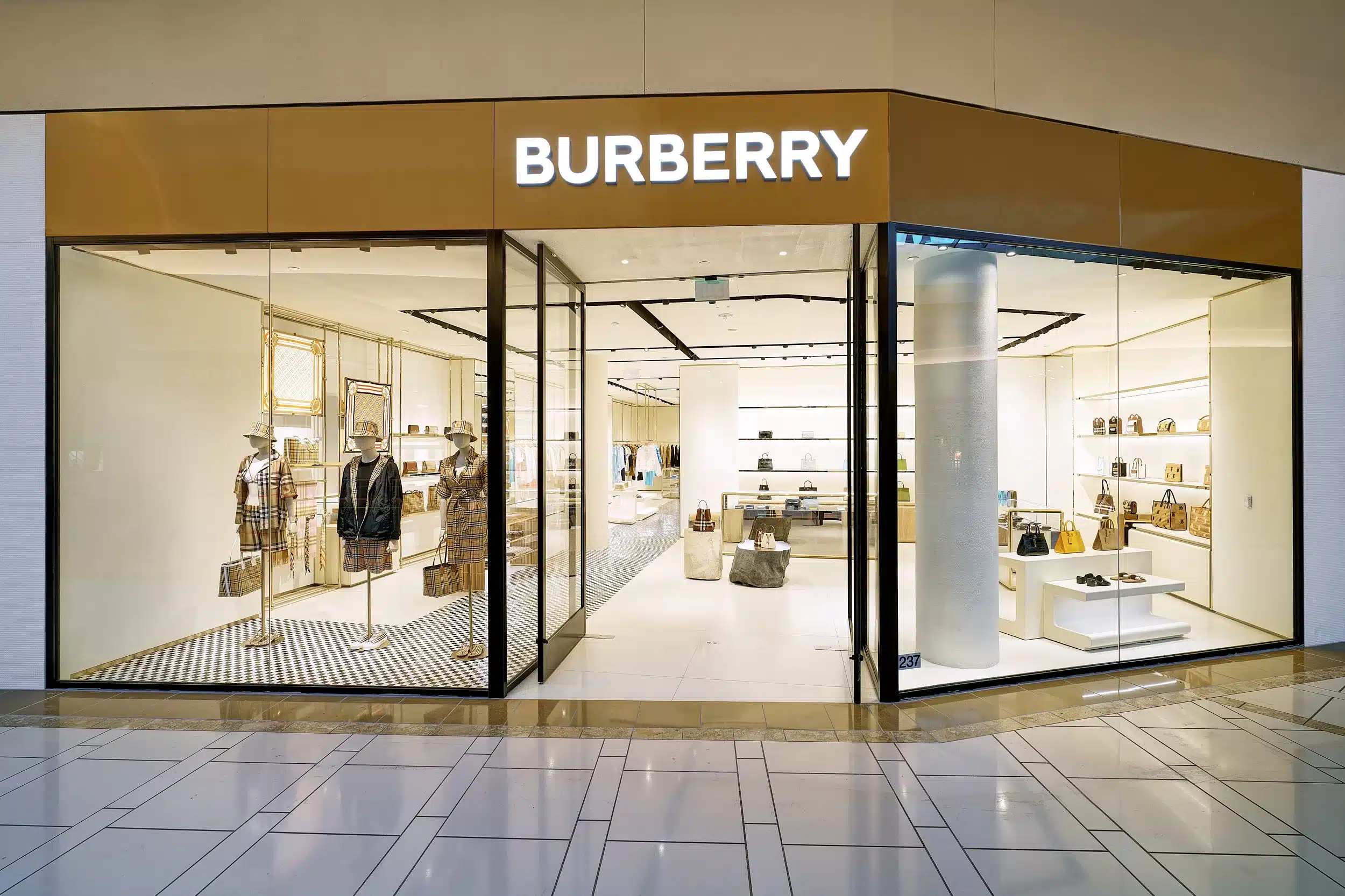 Burberry Retail Store Photography Saraota 1