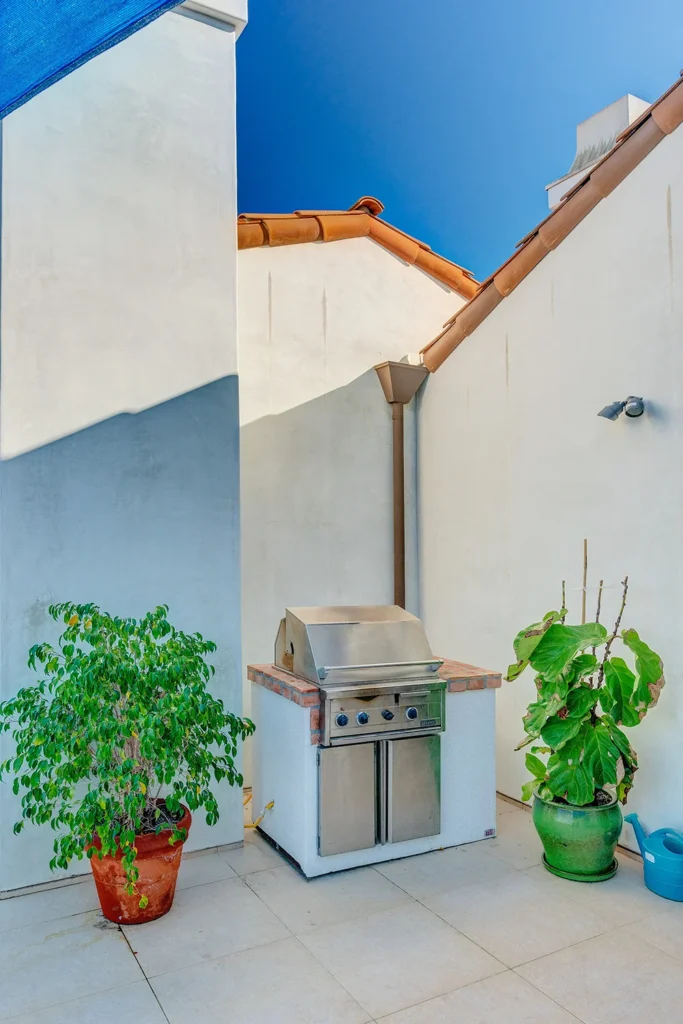 sarasota-real-estate-patio-grille-001 Exterior Home Real Estate Patio BBQ Grille Backyard View